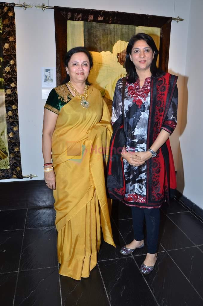 kalpana shah with priya dutt at Devangana Kumar's exhibition in Tao on 1st Nov 2012