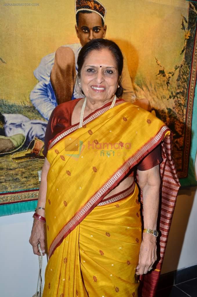 saryu doshi at Devangana Kumar's exhibition in Tao on 1st Nov 2012