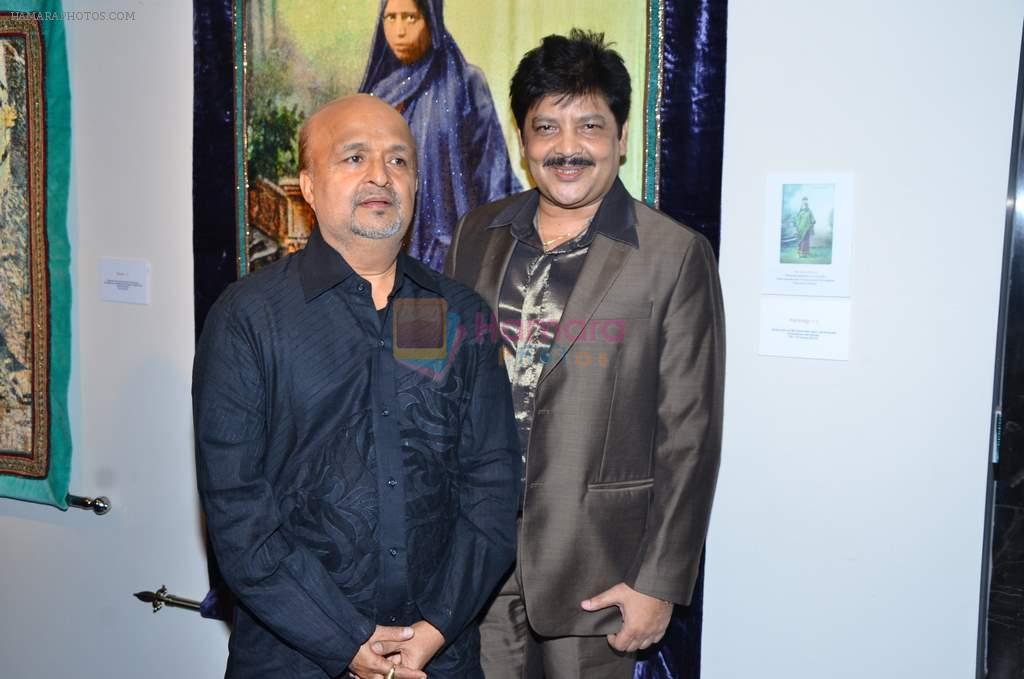 sameer with udit narayan at Devangana Kumar's exhibition in Tao on 1st Nov 2012