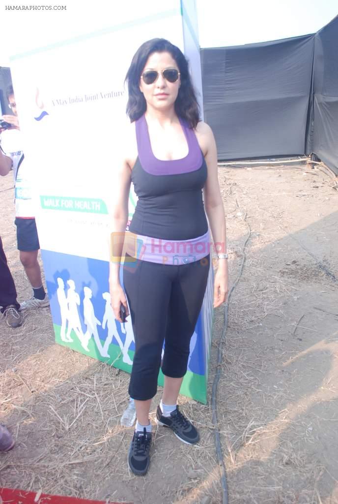 Aditi Govitrikar at Max Bupa marathon in MMRDA on 4th Nov 2012
