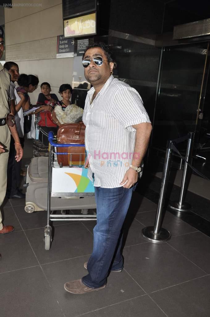 Kunal Ganjawala leave for Dubai on 7th Nov 2012