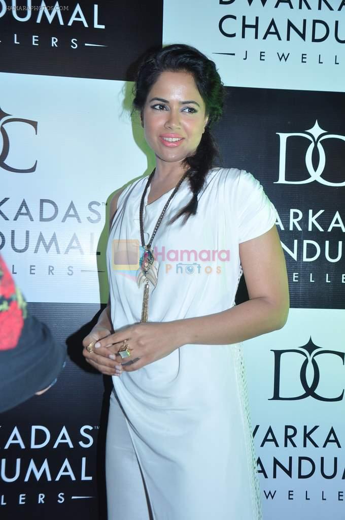 Sameera Reddy at Dwarkadas Chandumal  Jewellery Store Launch in Mumbai on 8th Nov 2012