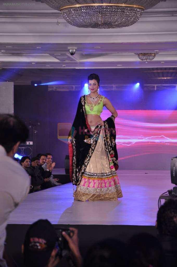 Mugdha Godse walk the ramp at Umeed-Ek Koshish charitable fashion show in Leela hotel on 9th Nov 2012