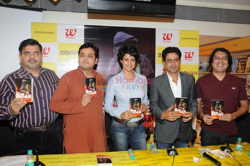 Manoj Bajpai, Gul Panag unveil The Edge of Machete book in Juhu, Mumbai on 9th Nov 2012