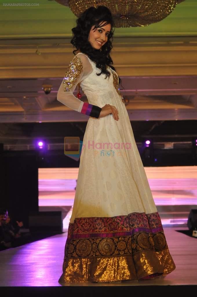 Model walk the ramp at Umeed-Ek Koshish charitable fashion show in Leela hotel on 9th Nov 2012,1