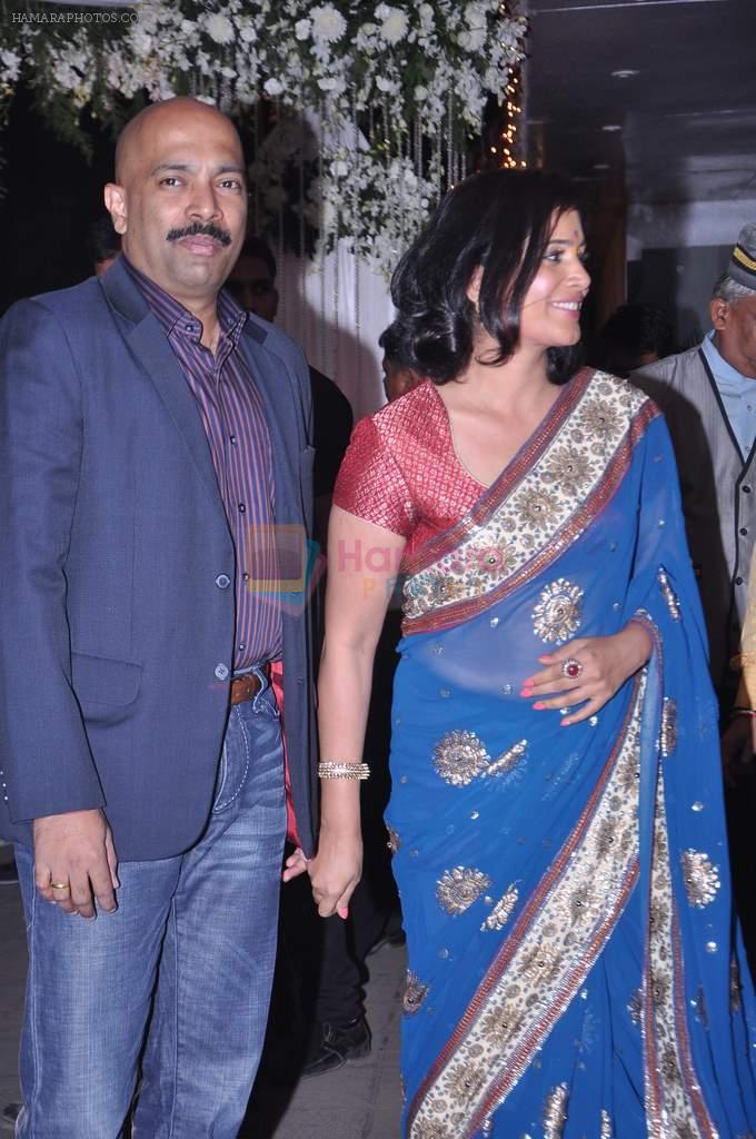 Sonali Kulkarni at the Wedding reception of Navin and Mahek Shetty in Mumbai on 11th Nov 2012