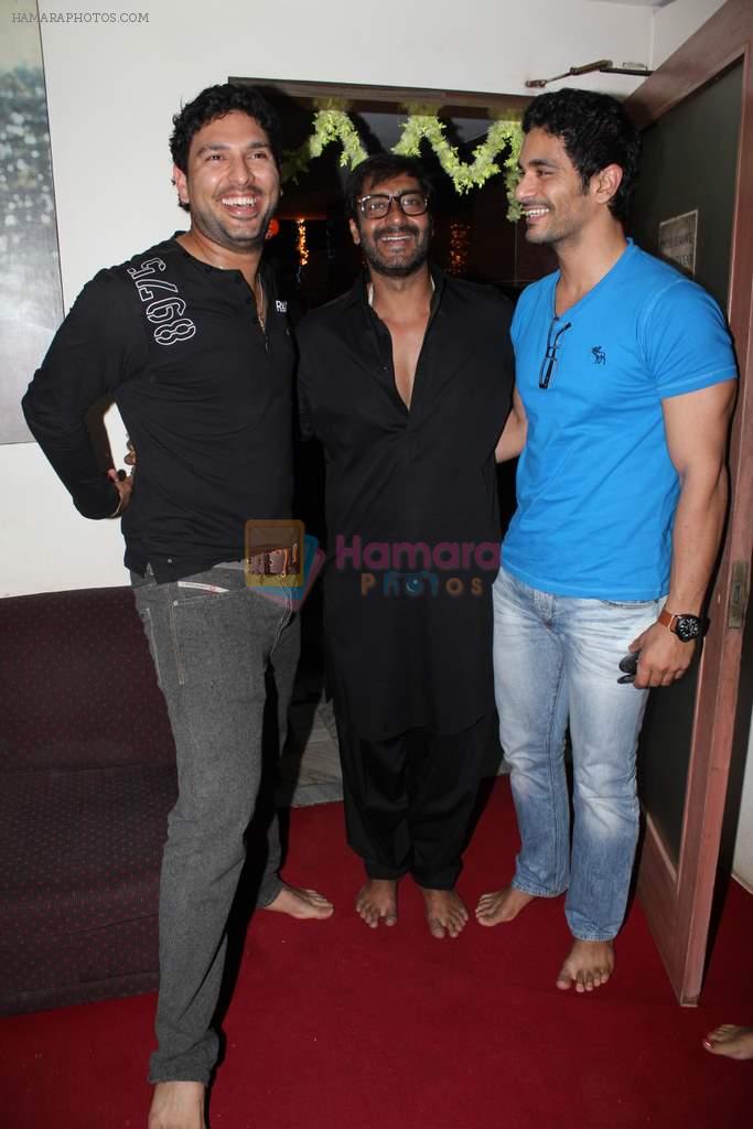 Ajay Devgan, Yuvraj Singh at Son of Sardaar special screening in Ketnav, Mumbai on 11th Nov 2012