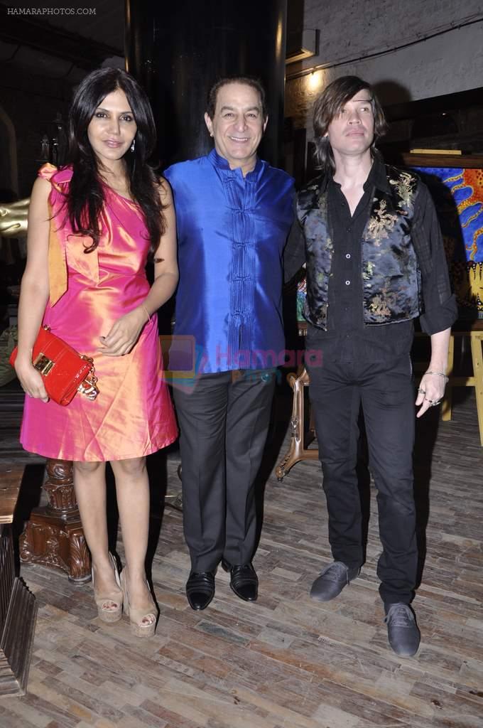 Dalip Tahil, Nisha Jamwal, Luke Kenny at Nisha Jamwal's Good Homes Art event in Mumbai on 11th Nov 2012