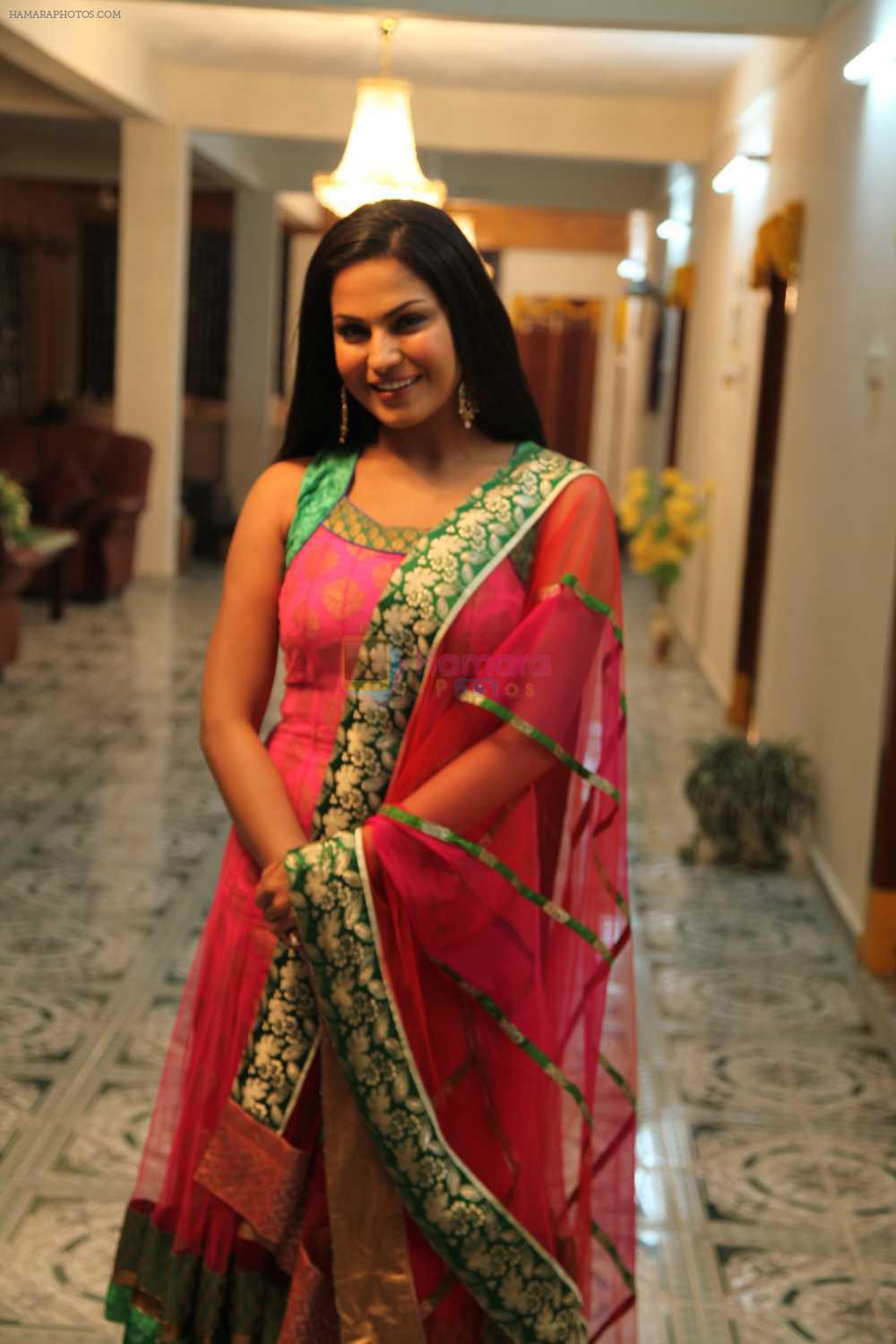 Veena Malik Celebrating Diwali on 14th Nov 2012