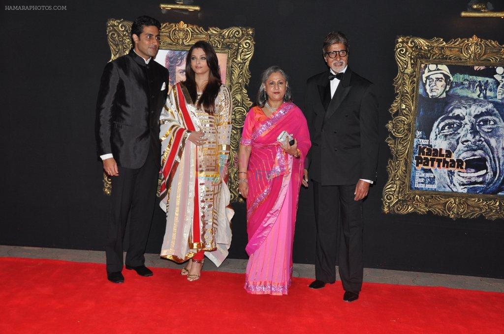 Aishwarya Rai Bachchan, Abhishek Bachchan, Amitabh Bachchan, Jaya Bachchan at the Premiere of Jab Tak Hai Jaan in Yashraj Studio, Mumbai on 16th Nov 2012