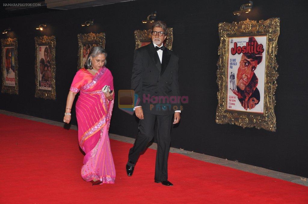 Amitabh Bachchan, Jaya Bachchan  at the Premiere of Jab Tak Hai Jaan in Yashraj Studio, Mumbai on 16th Nov 2012