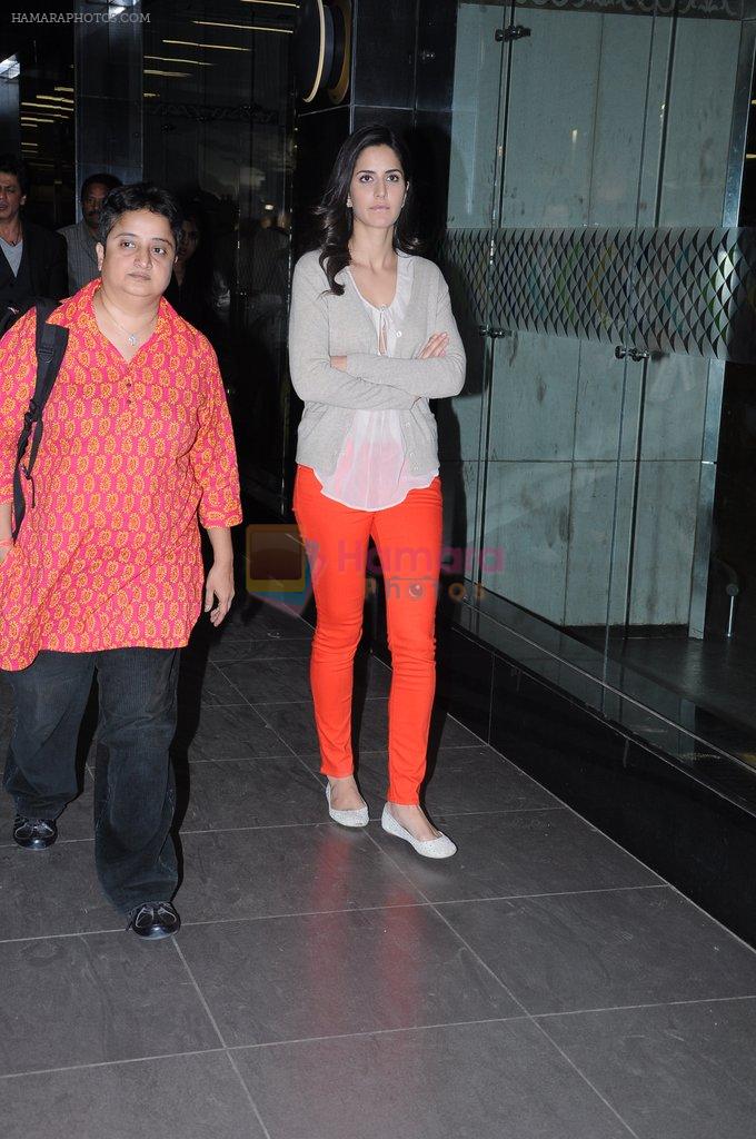 Katrina Kaif snapped at the Airport, Mumbai on 17th Nov 2012