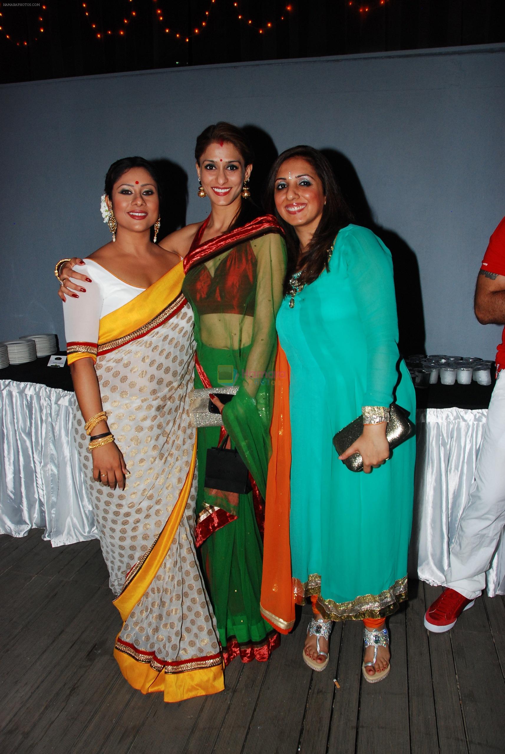 Sai, Shilpa, and munisha Khatwani at the launch of Sai Deodhar and Shakti Anand's Production house Thoughtrain Entertainment in Mumbai on 18th Nov 2012