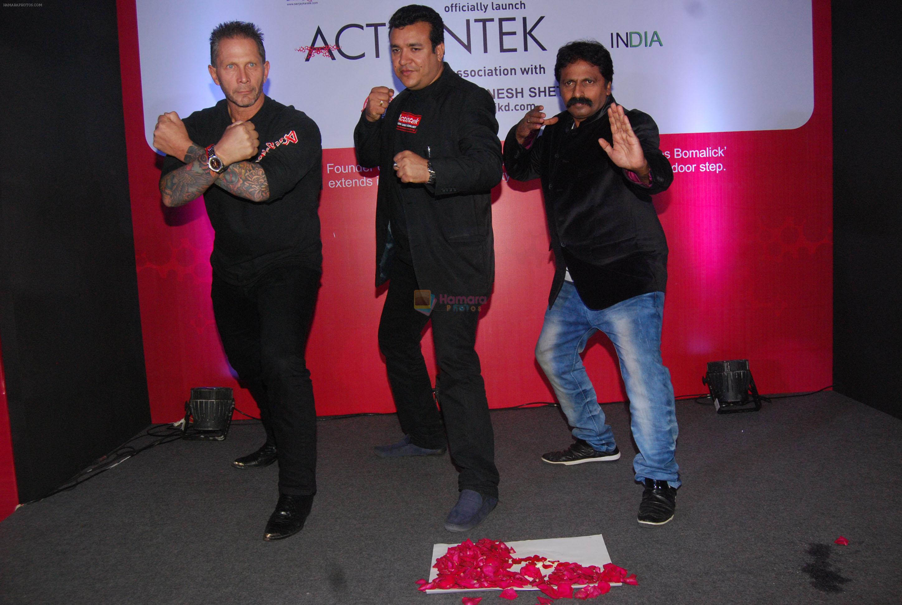 James & Chitah Y Shetty with Sanjay Gokal in stunt mood at the launch of Hollywood Action Unit ACTIONTEK INDIA in Novatel, Juhu, Mumbai on 17th Nov 2012