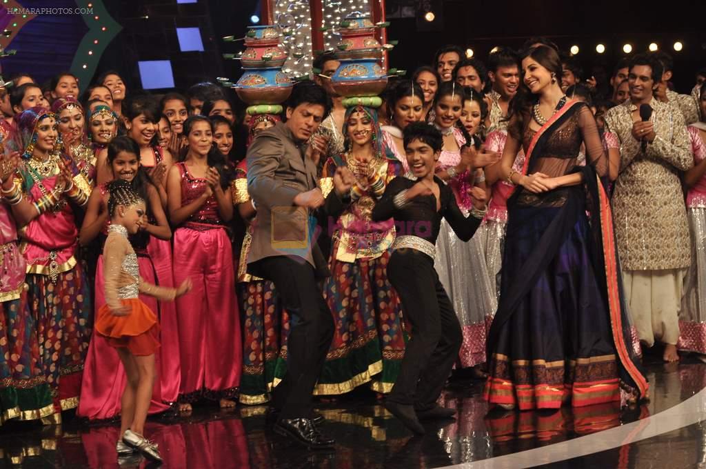 Shahrukh Khan, Anushka Sharma at India's Got Talent grand finale in Filmcity, Mumbai on 21st Nov 2012