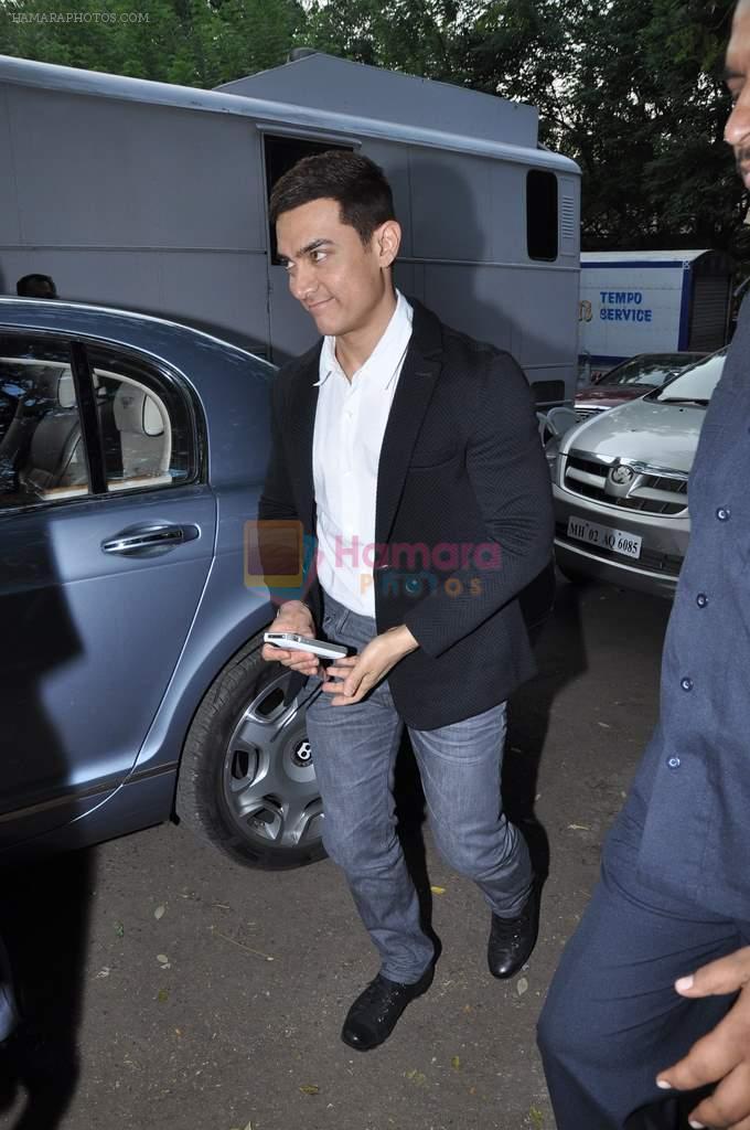 Aamir Khan on location with Star Pariwar in Filmcity, Mumbai on 22nd Nov 2012