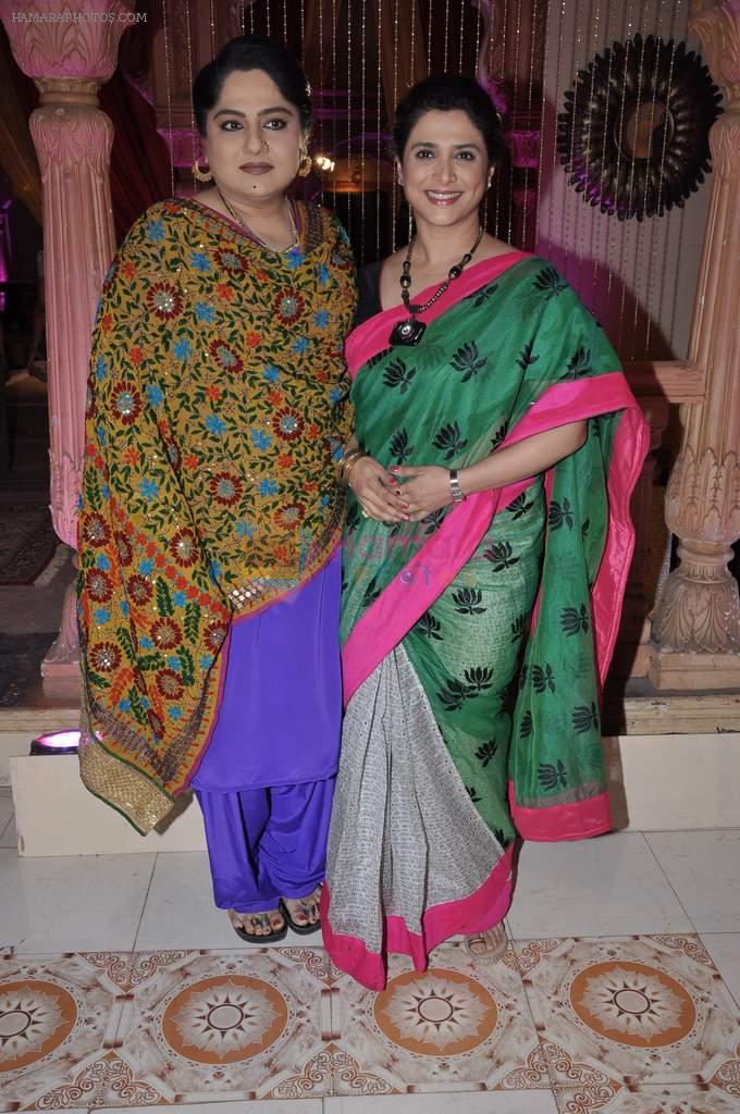 Supriya Pilgaonkar, Shagufta Ali on location with Star Pariwar in Filmcity, Mumbai on 22nd Nov 2012