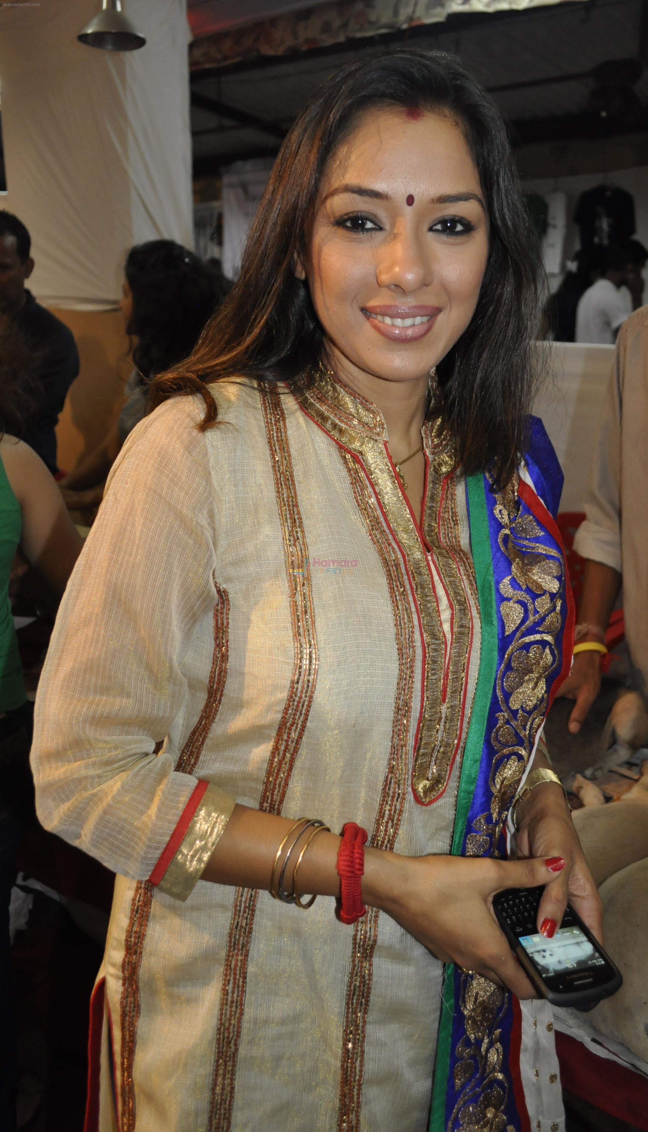 Rupali Ganguly at Adoptathon 2012