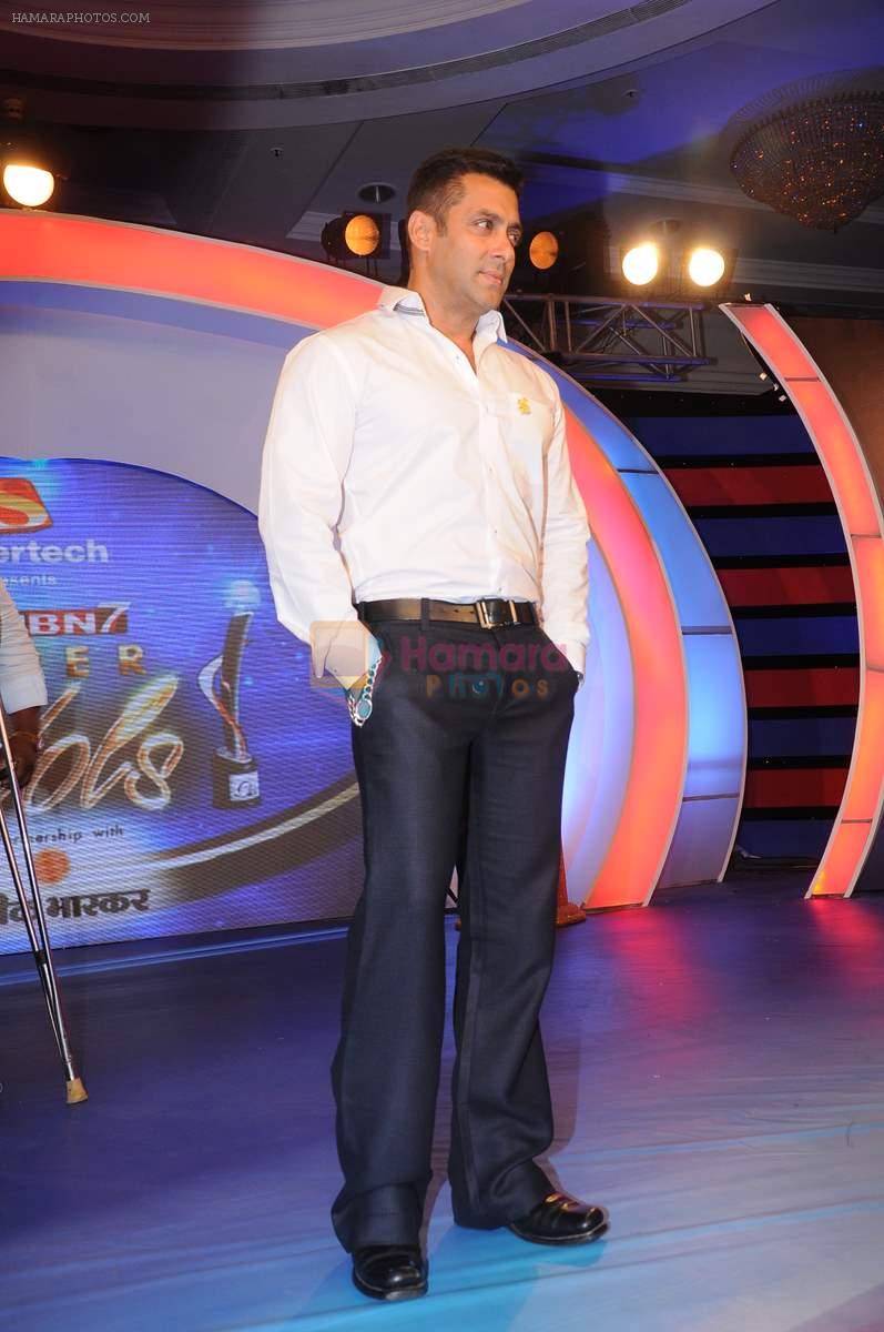 Salman Khan at IBN 7 Super Idols Award ceremony in Mumbai on 25th Nov 2012