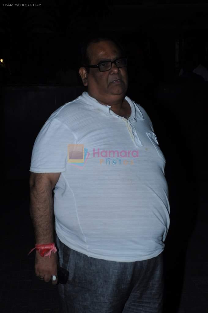 Satish Kaushik snapped at Ketnav, Bandra, Mumbai on 25th Nov 2012