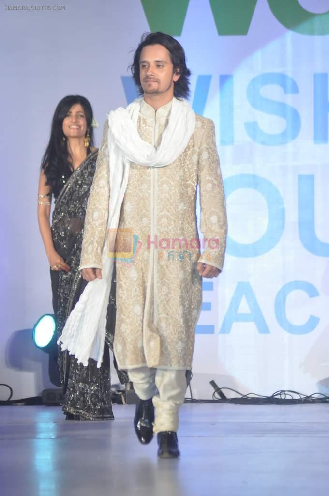 Raghav Sachar at Global peac fashion show by Neeta Lulla at Welingkar Institute in Mumbai on 26th Nov 2012