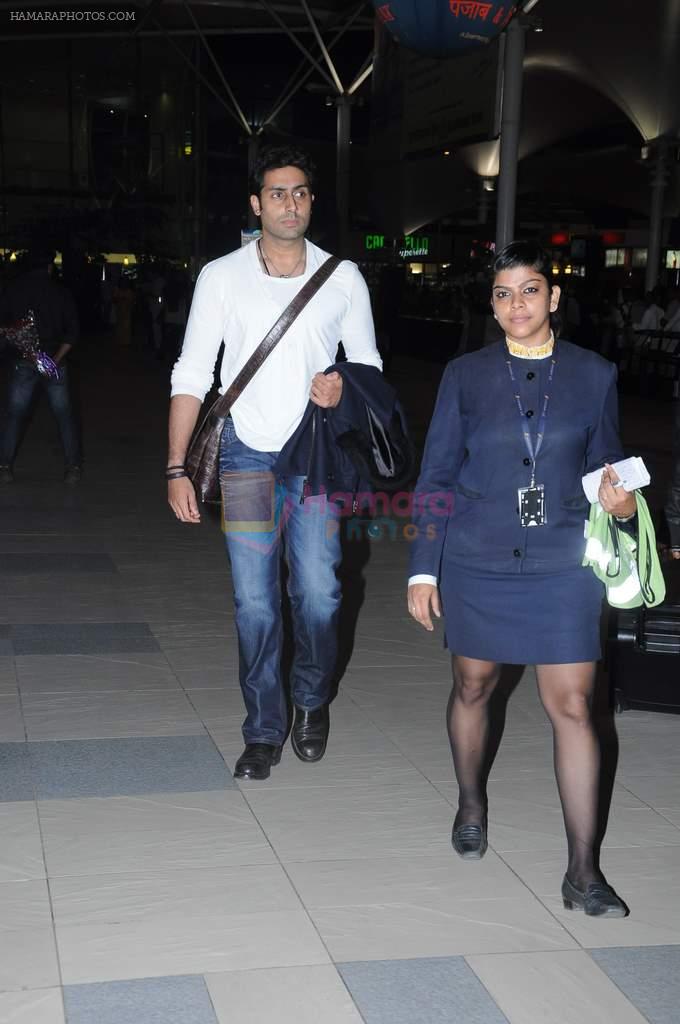 Abhishek Bachchan snapped at airport in Mumbai on 28th Nov 2012