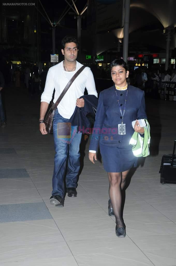 Abhishek Bachchan snapped at airport in Mumbai on 28th Nov 2012