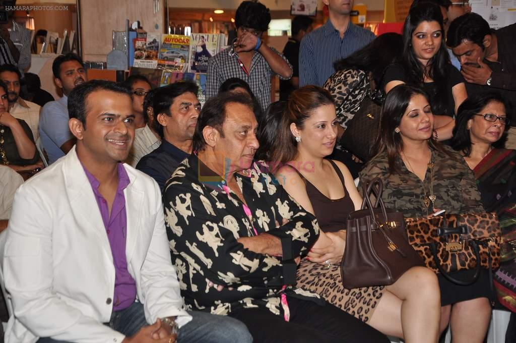 Ranjeet, Siddharth Kannan at the launch of Vinod Nair's book in Crossword, Mumbai on 30th Nov 2012