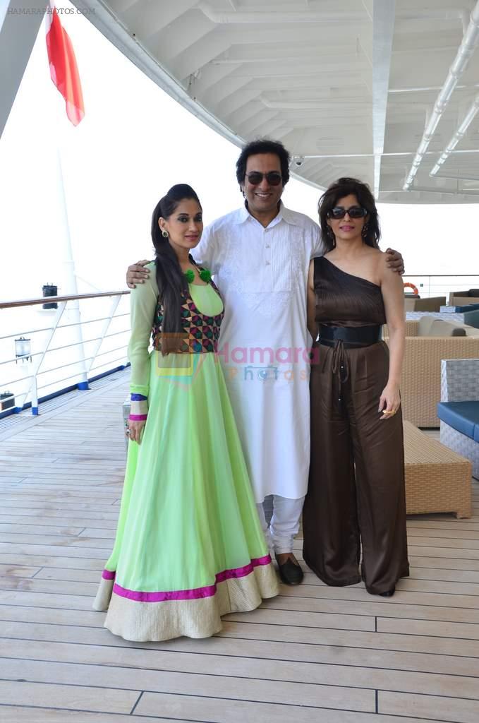 Lucky Morani, Talat Aziz, Bina Aziz at Kavita Seth's live concert for Le Musique in  On board of Seven Seas Voyager cruise on 30th Nov 2012