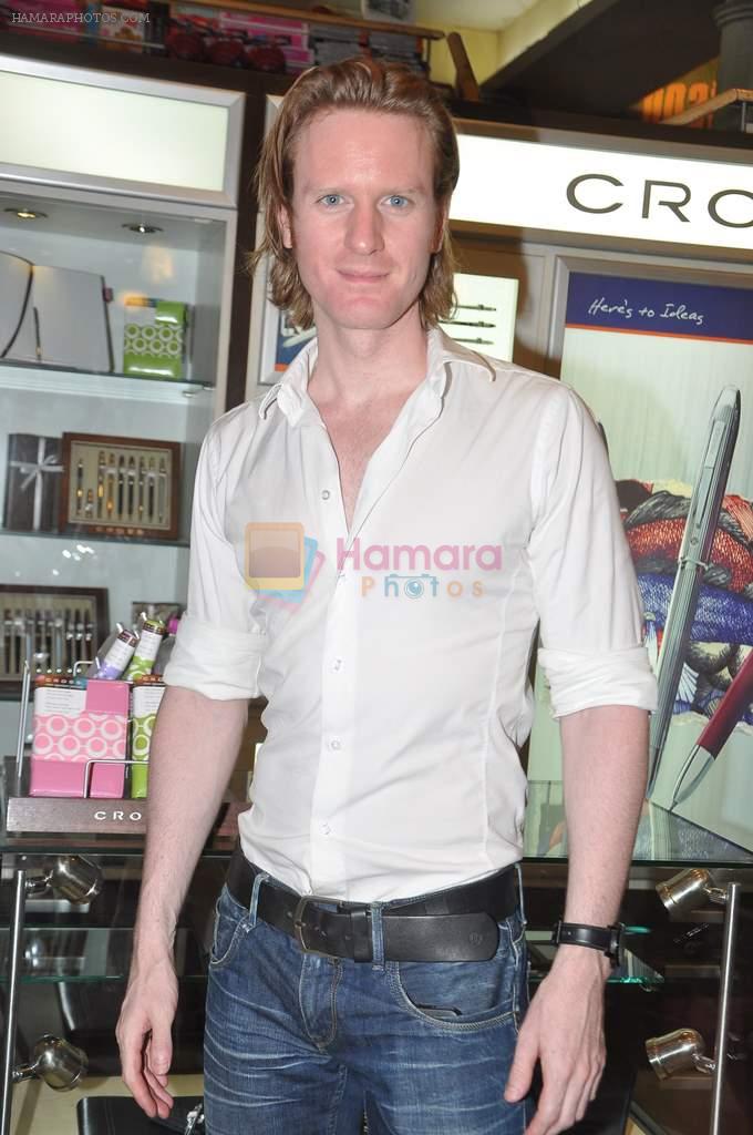 Alexx O Neil at the launch of Vinod Nair's book in Crossword, Mumbai on 30th Nov 2012