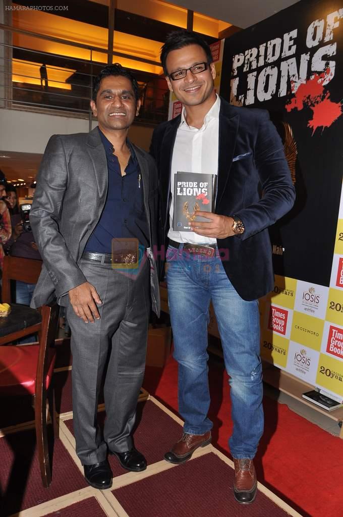 Vivek Oberoi, Vinod Nair at the launch of Vinod Nair's book in Crossword, Mumbai on 30th Nov 2012
