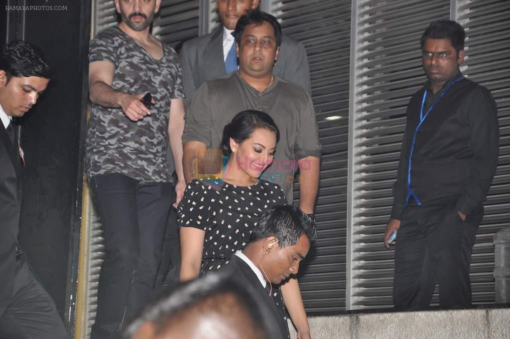 Sonakshi Sinha snapped at Royalty party in Mumbai on 9th Dec 2012