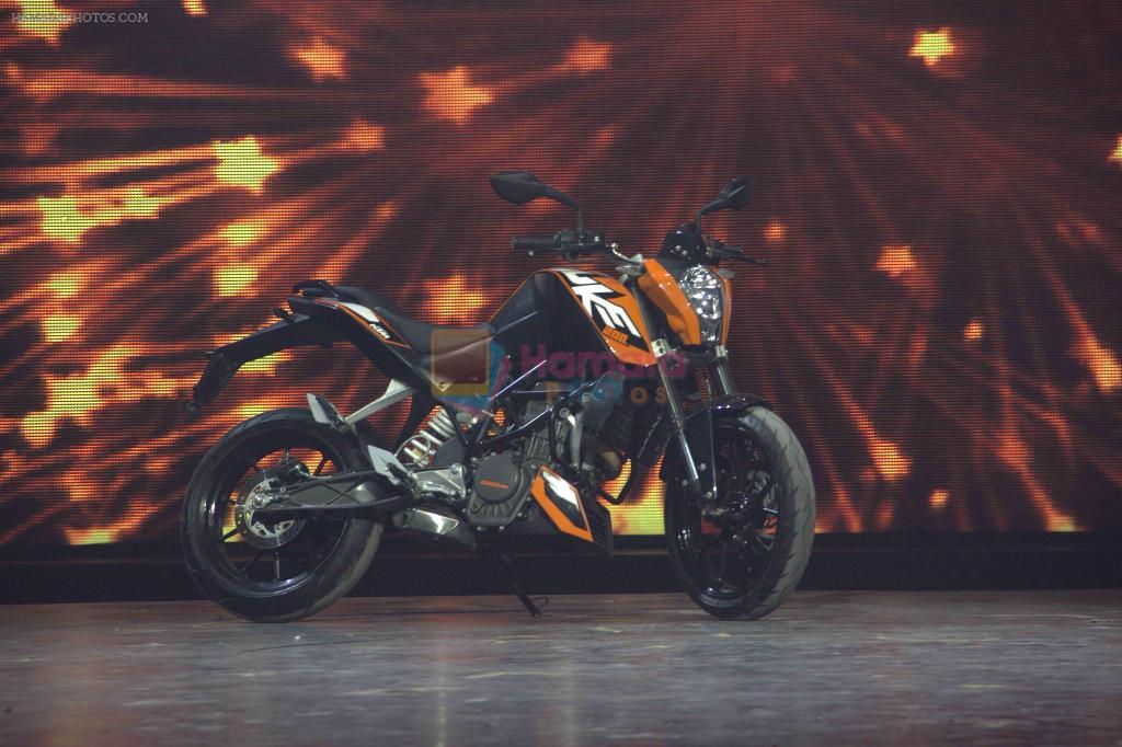 Bike of the year   KTM DUKE 200, unveiled on stage at the _TopGear Magazine Awards 2012_