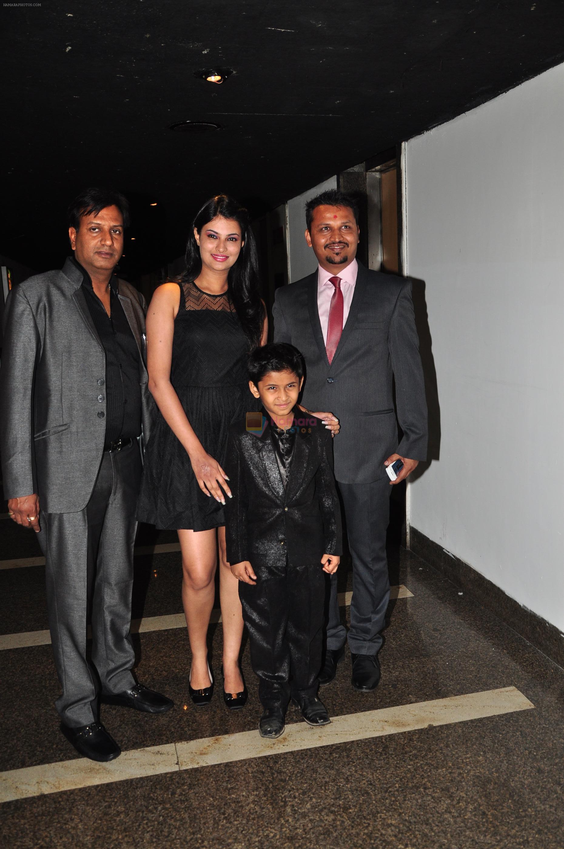 keval Garg, Sayali Bhagat & producer Rajesh Patel at the First look launch of RAJDHANI EXPRESS � Point Blank Justice in Mumbai on 12th Dec 2012