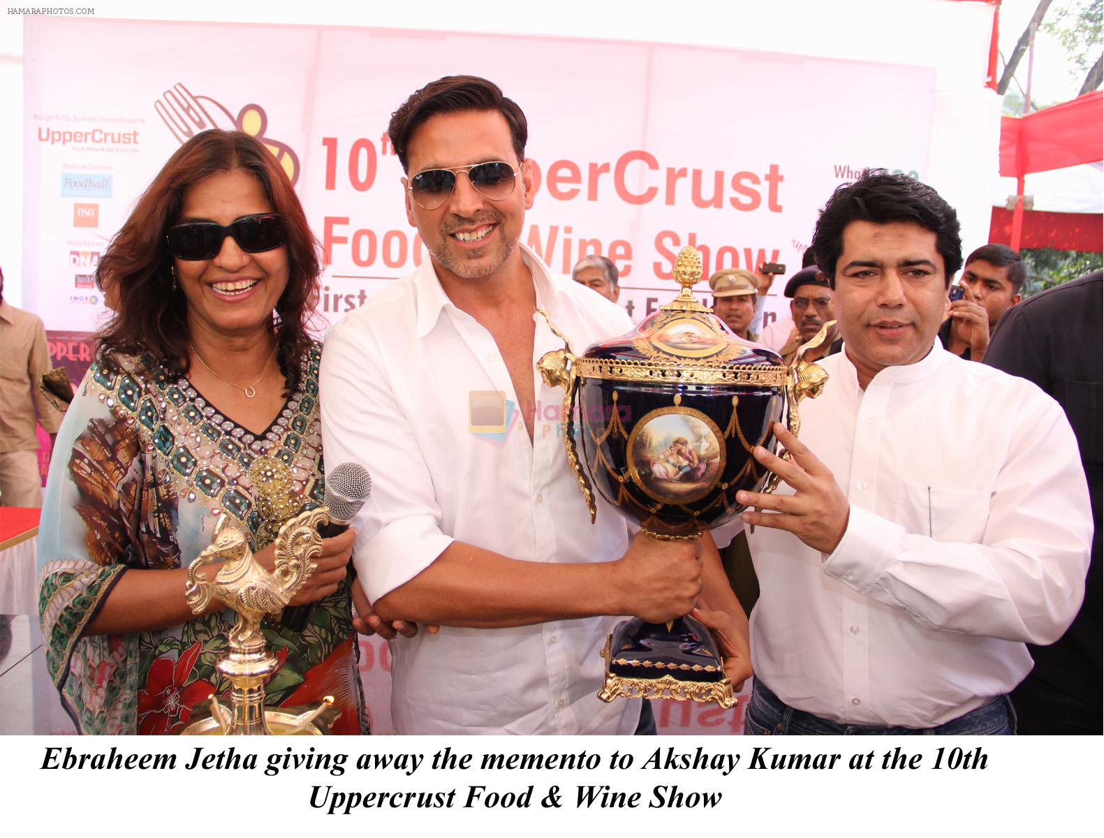 Ebraheem Jetha giving away the memento to Akshay Kumar at the 10th Uppercrust Food & Wine Show 2