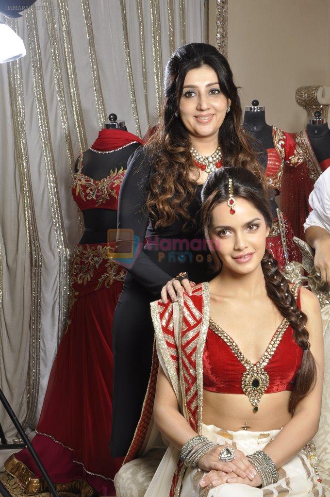 Shazahn Padamsee, Archana Kochhar in designer Archan Kocchar bridal outfit for Luv Israni's photo shoot in Juhu, Mumbai on 13th Dec 2012