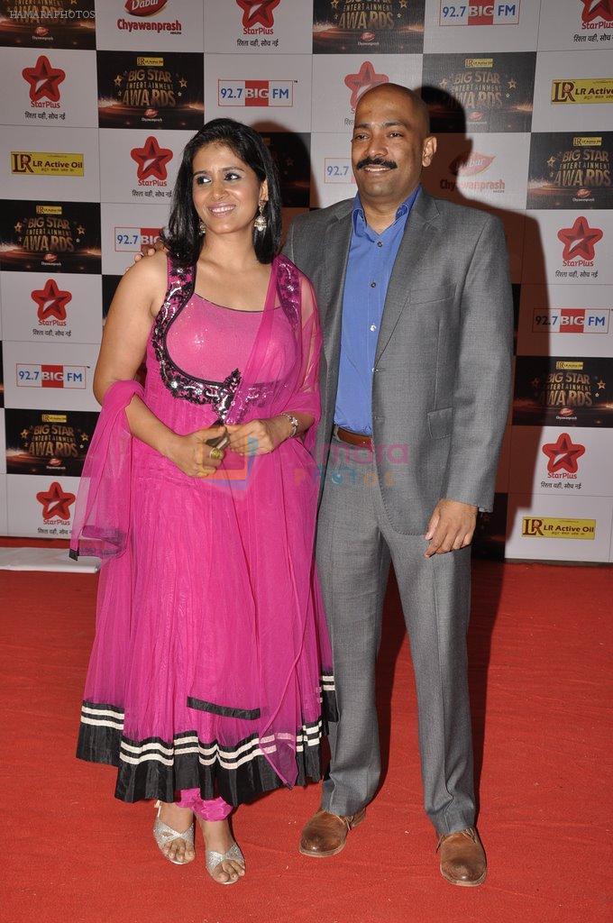 Sonali Kulkarni at Big Star Awards red carpet in Mumbai on 16th Dec 2012