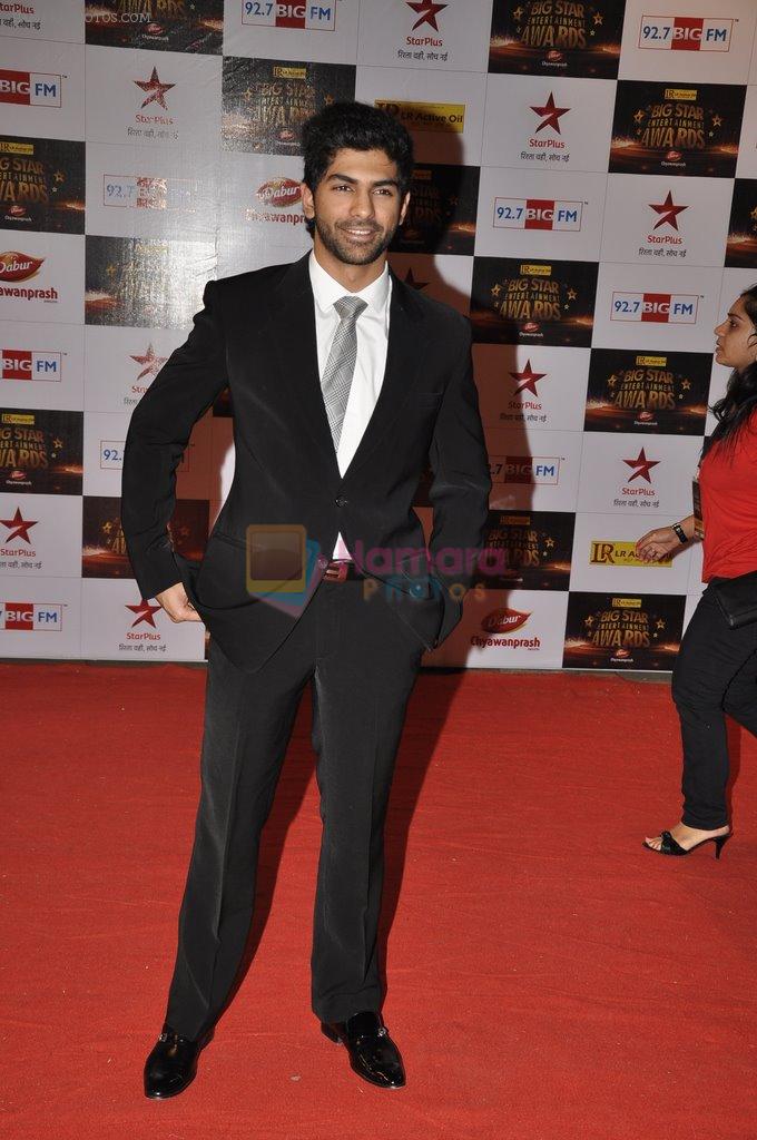 Taaha Shah at Big Star Awards red carpet in Mumbai on 16th Dec 2012