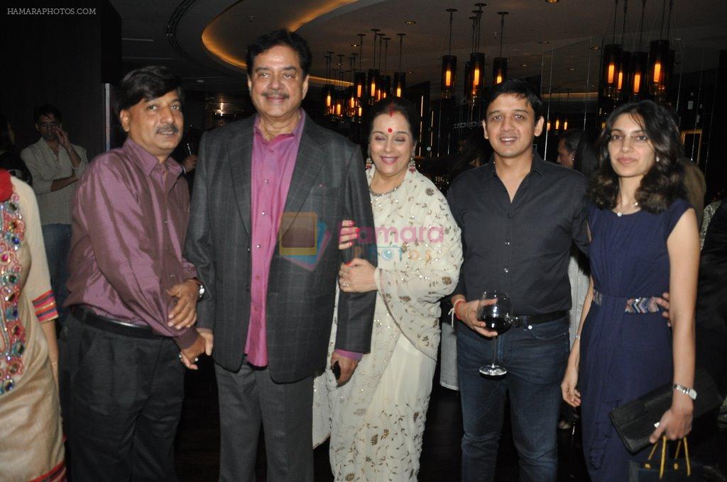 Shatrughan Sinha, Poonam Sinha  at Shatrughan Sinha's dinner for doctors of Ambani hospital who helped him recover on 16th Dec 2012