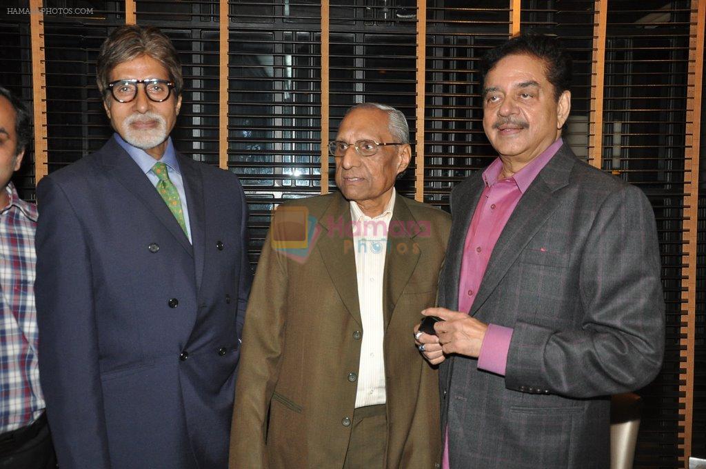 Amitabh Bachchan, Shatrughan Sinha at Shatrughan Sinha's dinner for doctors of Ambani hospital who helped him recover on 16th Dec 2012