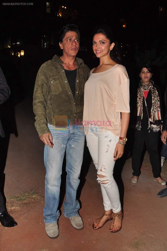 Deepika Padukone, Shahrukh Khan at Zee Cine Awards press meet in Panchgani, Mumbai on 19th Dec 2012