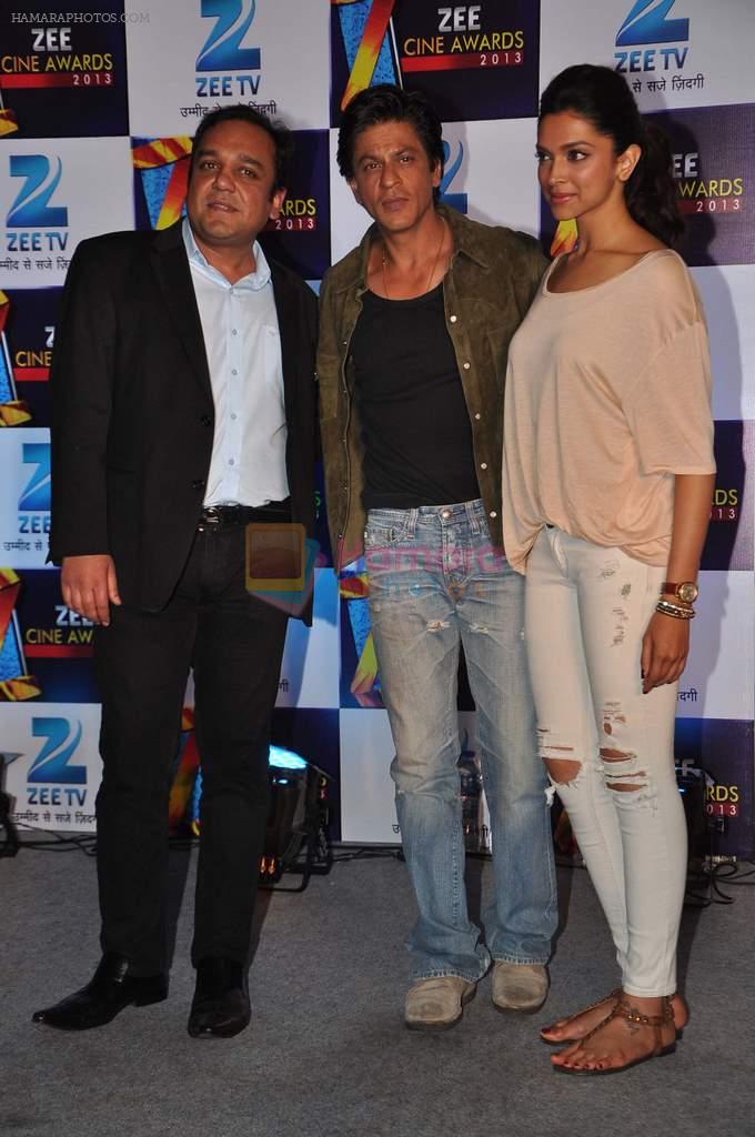 Deepika Padukone, Shahrukh Khan at Zee Cine Awards press meet in Panchgani, Mumbai on 19th Dec 2012