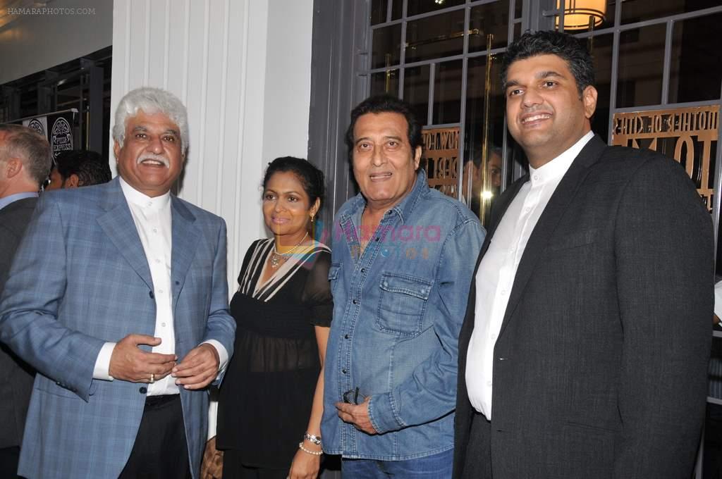 Vinod Khanna with Rakesh and Ramit Mittal at Pizza Express launch in Colaba, Mumbai on 19th Dec 2012