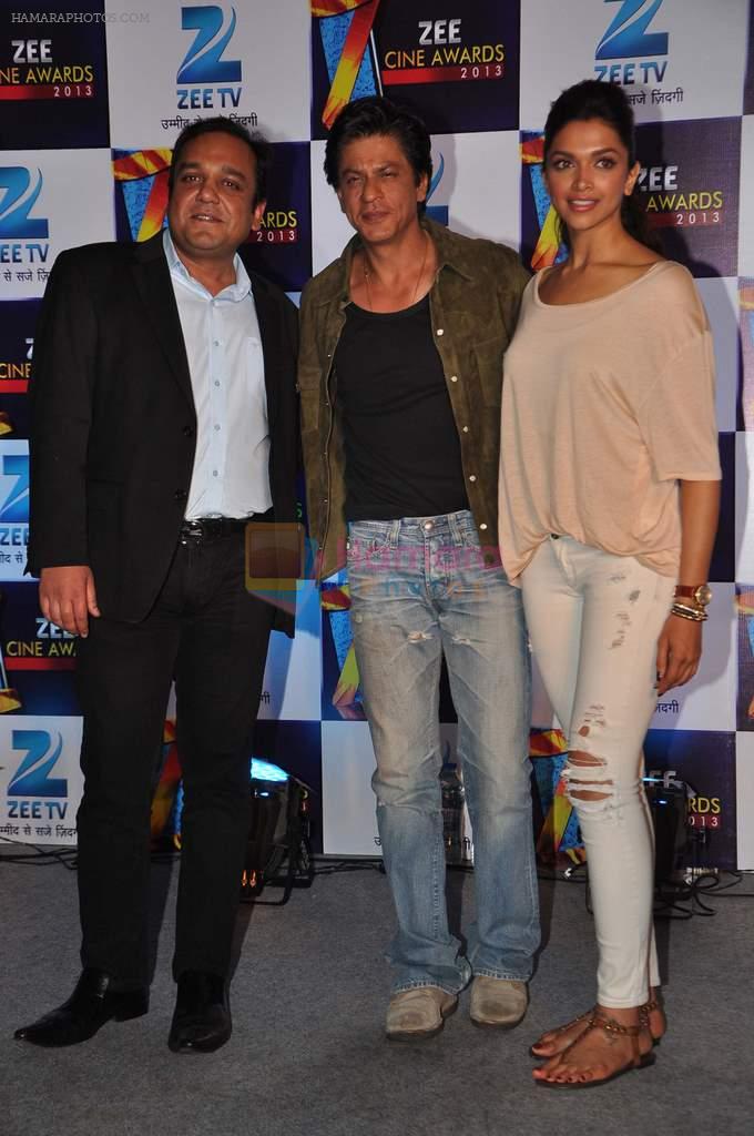 Deepika Padukone, Shahrukh Khan at Zee Cine Awards press meet in Panchgani, Mumbai on 19th Dec 2012
