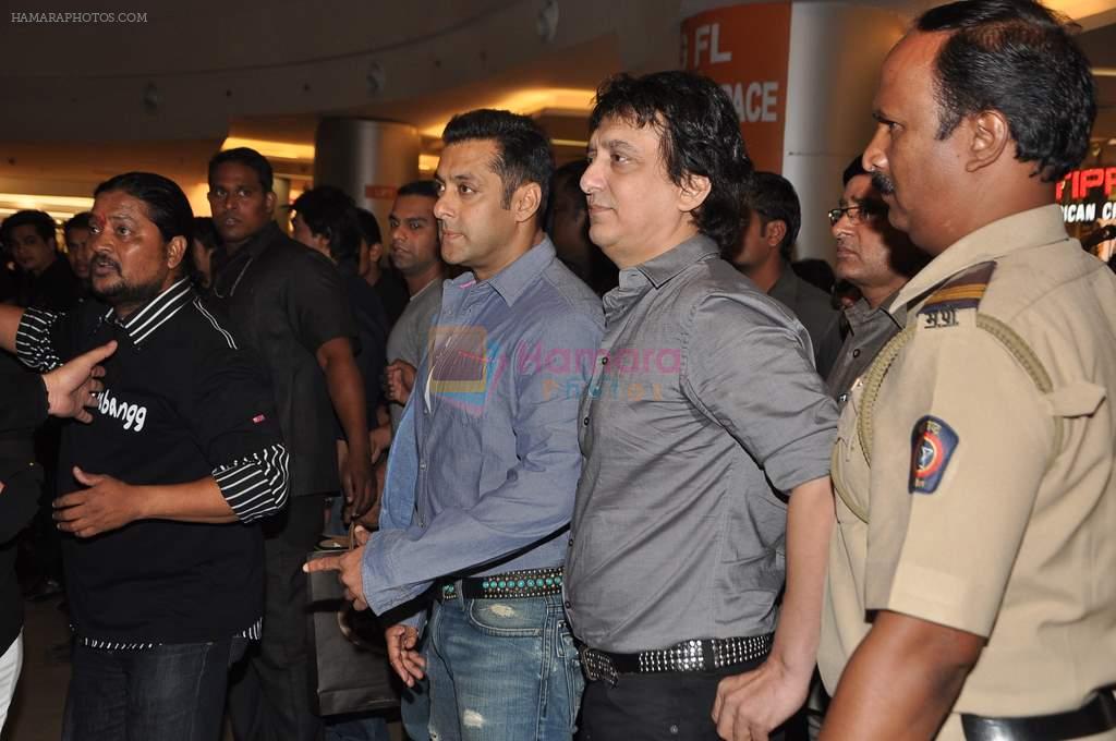 Salman Khan at Dabangg 2 premiere in PVR, Mumbai on 20th Dec 2012