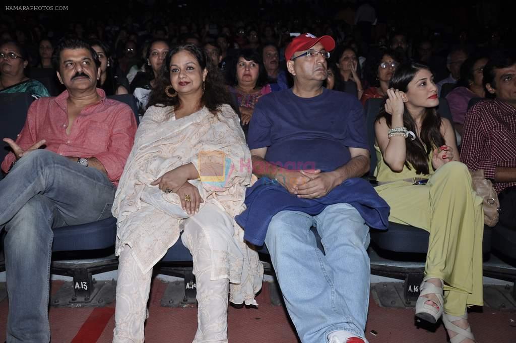 Neelima Azeem, Rajesh Khattar, Vivek Vaswani at Shiamak Dawar's Show in St Andrews, Mumbai on 20th Dec 2012