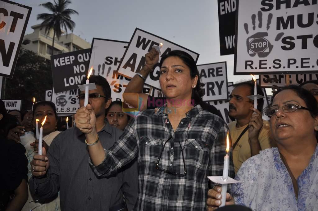 Priya Dutt leads protest for Delhi rape incident in  Carter Road, Mumbai on 22nd Dec 2012