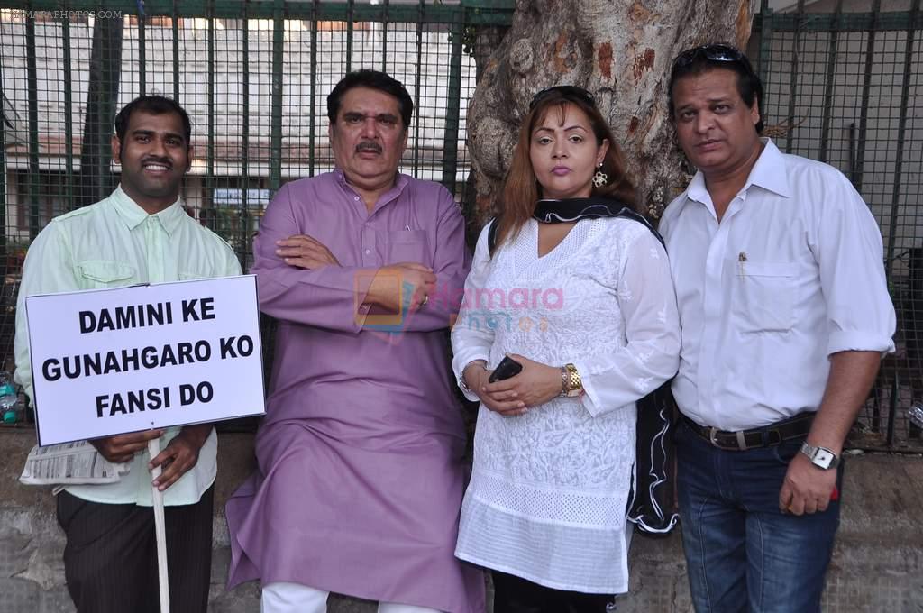 Raza Murad protest for Delhi rape case in Gateway of India on 23rd Dec 2012