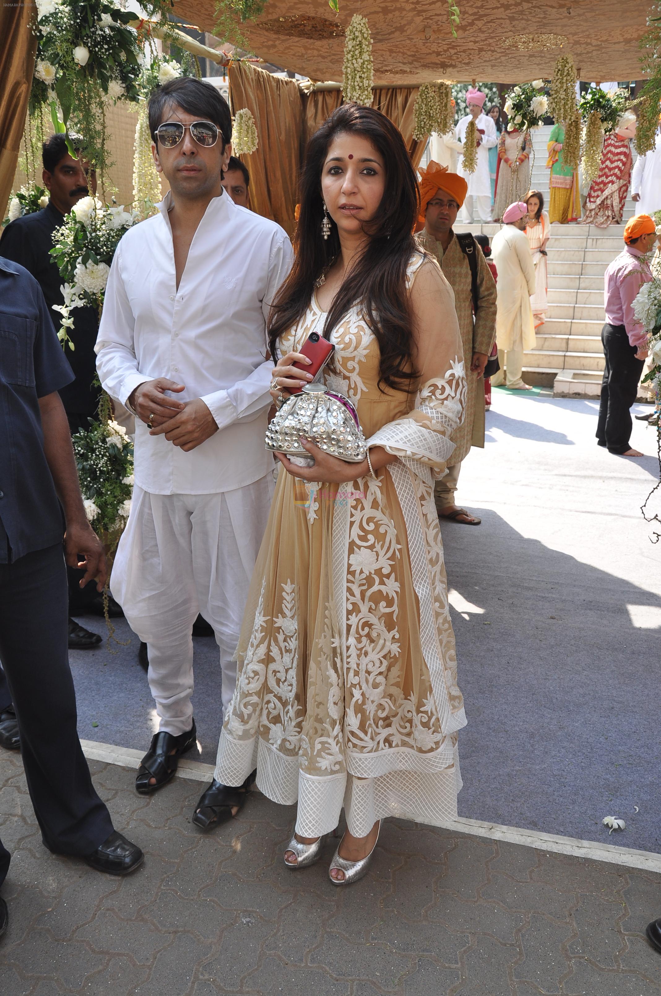 Krishika Lulla at Akshay Kumar's sister Alka Bhatia's wedding with Surendra Hiranandani in Four Bungalows Gurdwara on 23rd Dec 2012,1