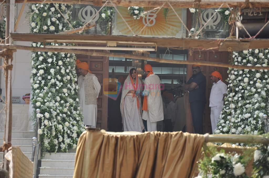 at Akshay Kumar's sister Alka Bhatia's wedding with Surendra Hiranandani in Four Bungalows Gurdwara on 23rd Dec 2012